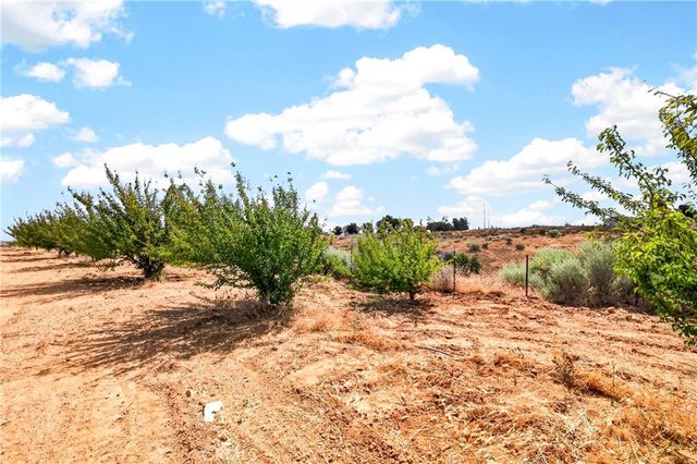 5445 Snow Line, Phelan, CA 92371
