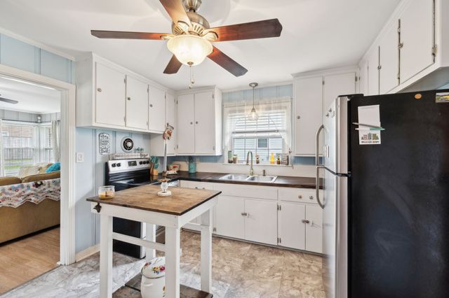 920 Hillcrest Ave, Columbia, TN 38401