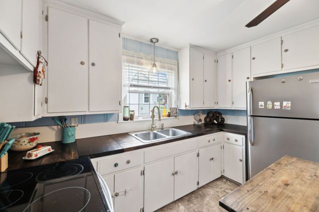 920 Hillcrest Ave, Columbia, TN 38401