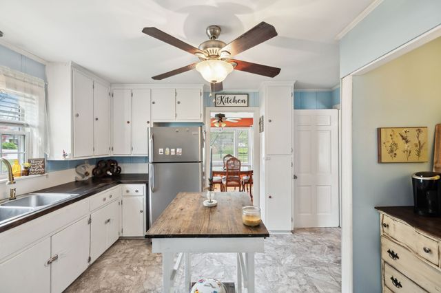 920 Hillcrest Ave, Columbia, TN 38401