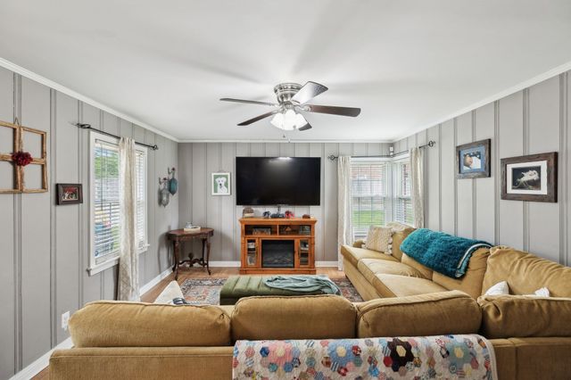 920 Hillcrest Ave, Columbia, TN 38401