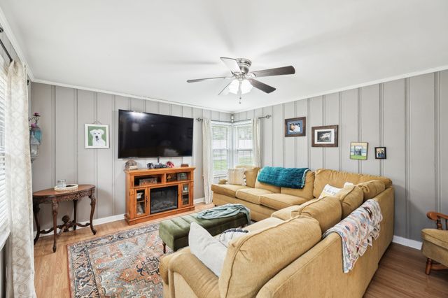 920 Hillcrest Ave, Columbia, TN 38401