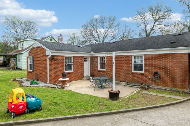 920 Hillcrest Ave, Columbia, TN 38401