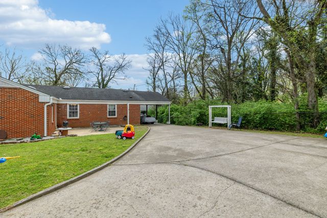 920 Hillcrest Ave, Columbia, TN 38401