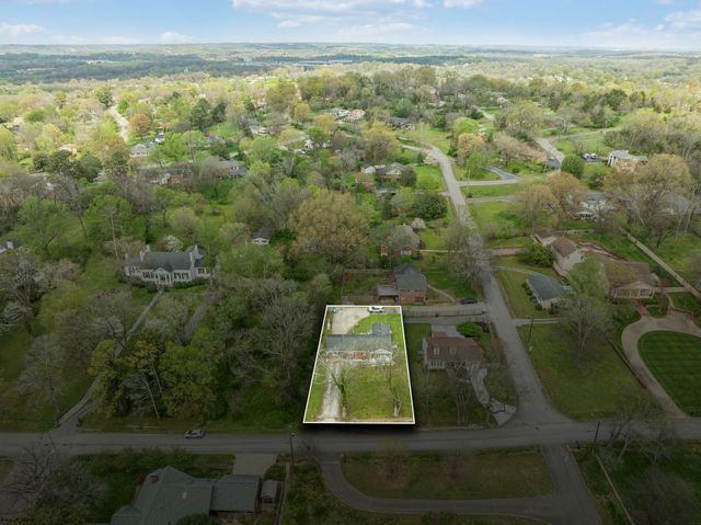 920 Hillcrest Ave, Columbia, TN 38401