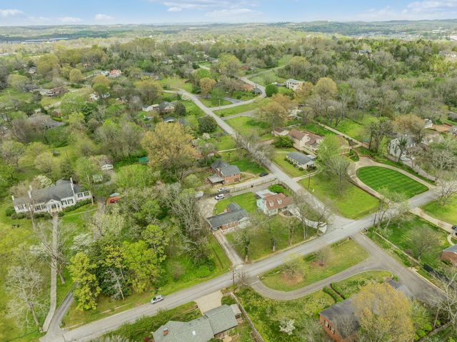 920 Hillcrest Ave, Columbia, TN 38401