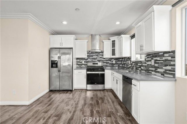 4812 Saturn Street, Los Angeles, CA 90019