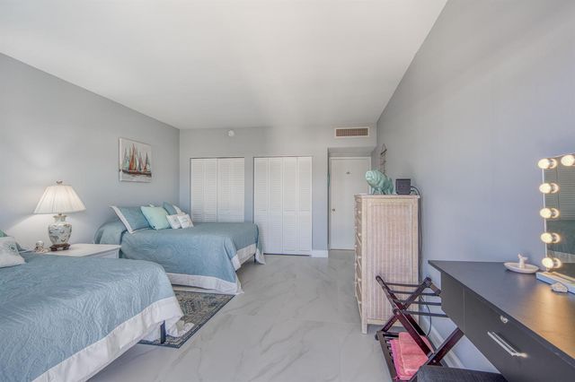 3230 S OCEAN Boulevard E609, Palm Beach, FL 33480