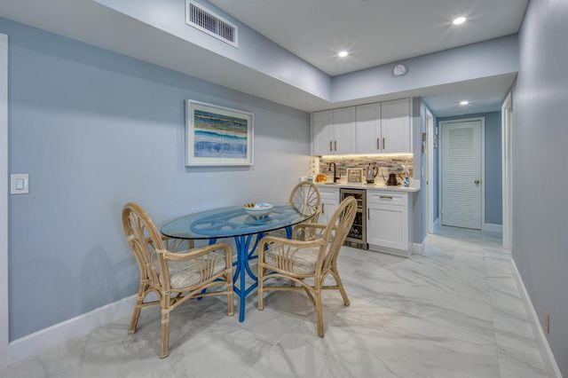 3230 S OCEAN Boulevard E609, Palm Beach, FL 33480