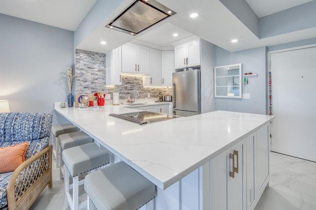 3230 S OCEAN Boulevard E609, Palm Beach, FL 33480
