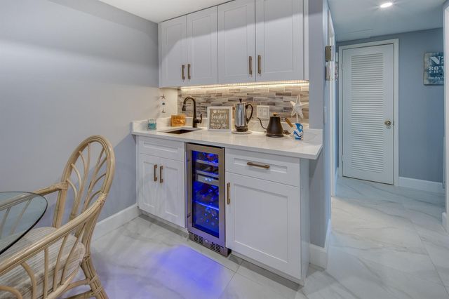 3230 S OCEAN Boulevard E609, Palm Beach, FL 33480