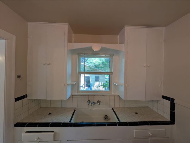 304 E 42nd ST, Austin, TX 78751