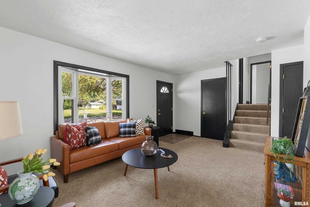 1101 HAWTHORNE Drive, Bettendorf, IA 52722