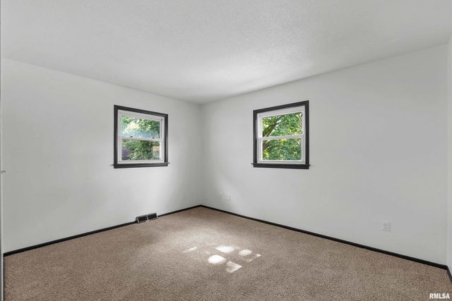 1101 HAWTHORNE Drive, Bettendorf, IA 52722