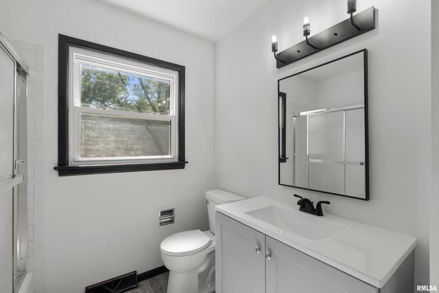 1101 HAWTHORNE Drive, Bettendorf, IA 52722