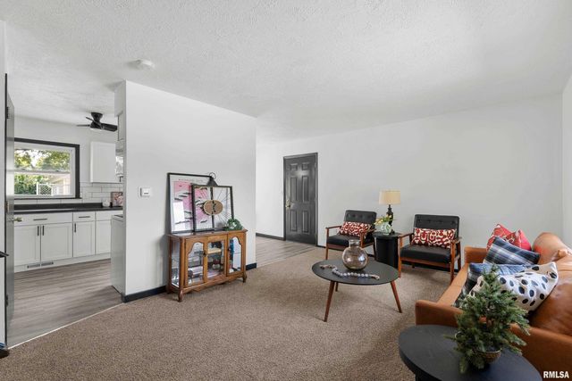 1101 HAWTHORNE Drive, Bettendorf, IA 52722