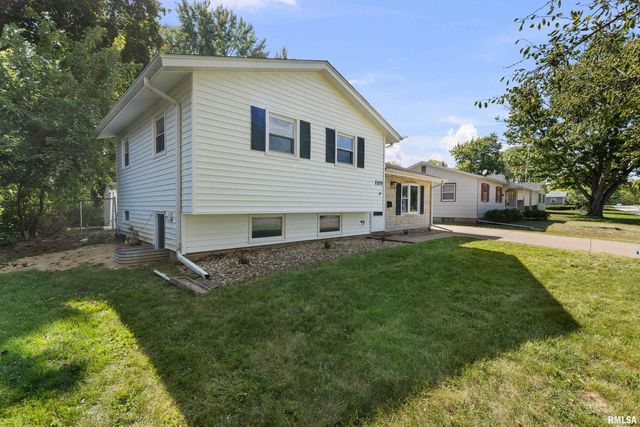 1101 HAWTHORNE Drive, Bettendorf, IA 52722