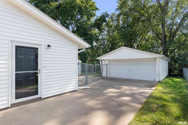 1101 HAWTHORNE Drive, Bettendorf, IA 52722