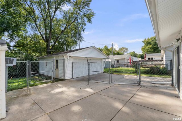 1101 HAWTHORNE Drive, Bettendorf, IA 52722