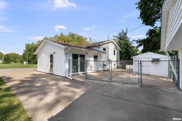 1101 HAWTHORNE Drive, Bettendorf, IA 52722