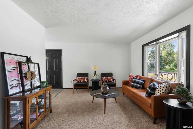 1101 HAWTHORNE Drive, Bettendorf, IA 52722