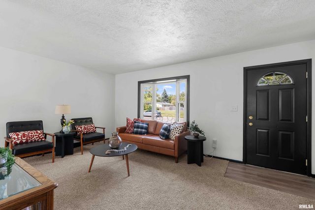 1101 HAWTHORNE Drive, Bettendorf, IA 52722