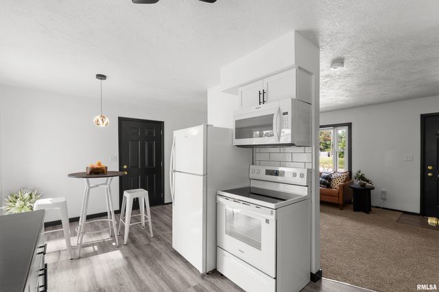 1101 HAWTHORNE Drive, Bettendorf, IA 52722