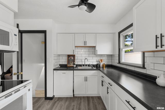 1101 HAWTHORNE Drive, Bettendorf, IA 52722