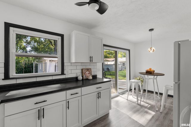 1101 HAWTHORNE Drive, Bettendorf, IA 52722