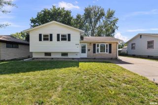 1101 HAWTHORNE Drive, Bettendorf, IA 52722