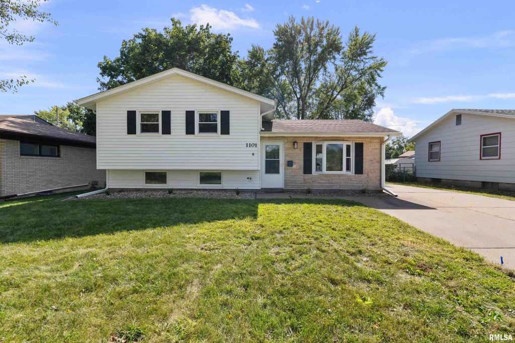 1101 HAWTHORNE Drive, Bettendorf, IA 52722