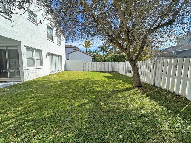 15826 NW 11th St, Pembroke Pines, FL 33028