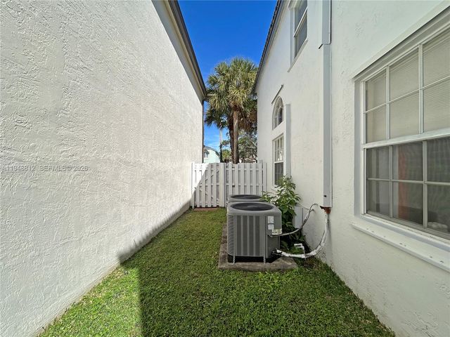 15826 NW 11th St, Pembroke Pines, FL 33028