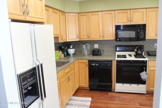 96 Joan Court, Jackson, NJ 08527
