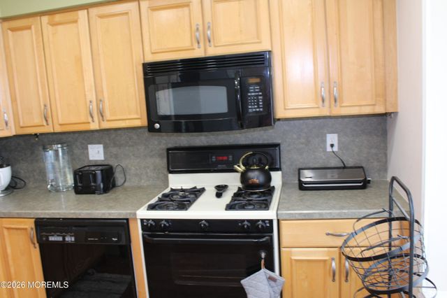 96 Joan Court, Jackson, NJ 08527