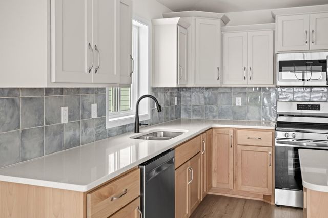 885 2nd Avenue, Horace, ND 58047