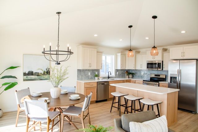 885 2nd Avenue, Horace, ND 58047