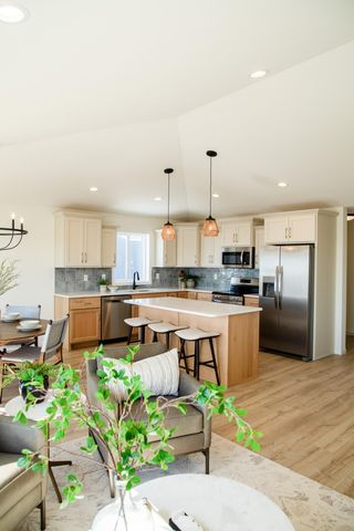 885 2nd Avenue, Horace, ND 58047