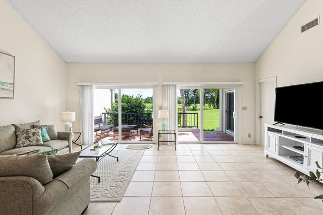 2584 Muirfield Court, Wellington, FL 33414