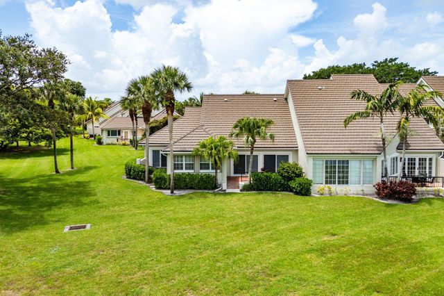 2584 Muirfield Court, Wellington, FL 33414