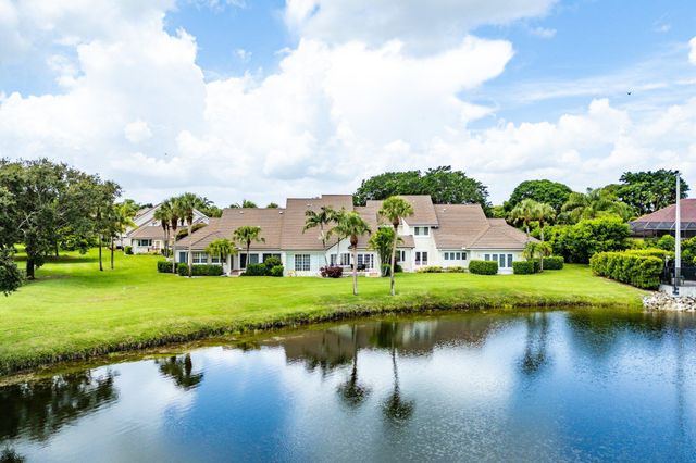 2584 Muirfield Court, Wellington, FL 33414