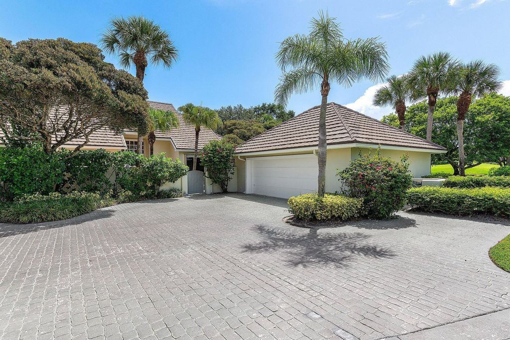 2584 Muirfield Court, Wellington, FL 33414