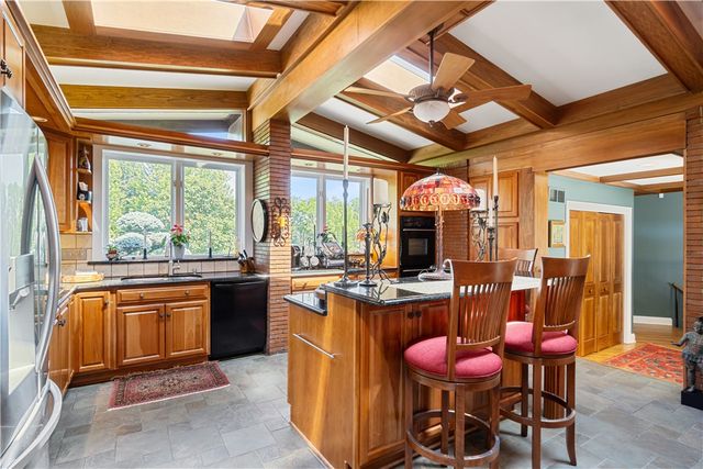 1789 Hastings Mill Rd, Upper St Clair, PA 15241