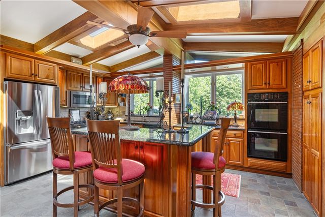 1789 Hastings Mill Rd, Upper St Clair, PA 15241