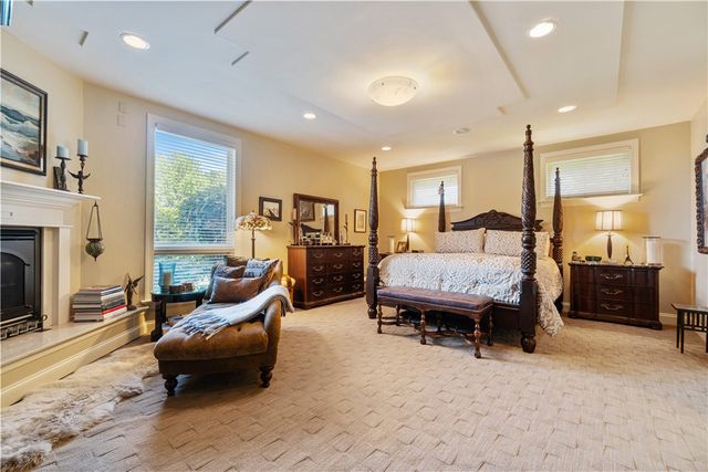 1789 Hastings Mill Rd, Upper St Clair, PA 15241