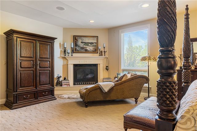 1789 Hastings Mill Rd, Upper St Clair, PA 15241