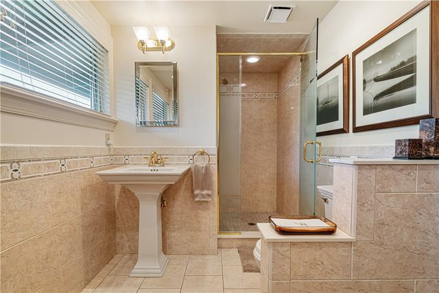 1789 Hastings Mill Rd, Upper St Clair, PA 15241