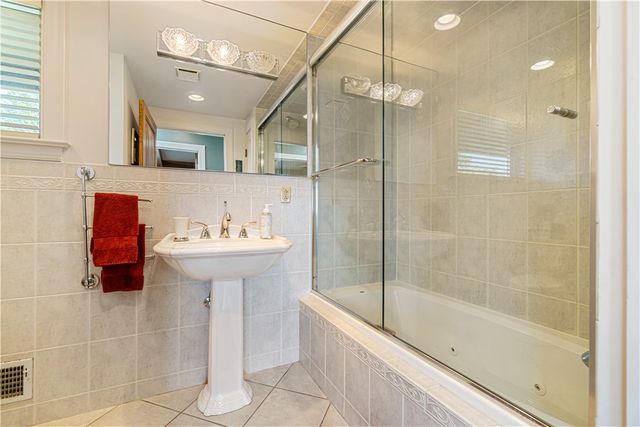 1789 Hastings Mill Rd, Upper St Clair, PA 15241