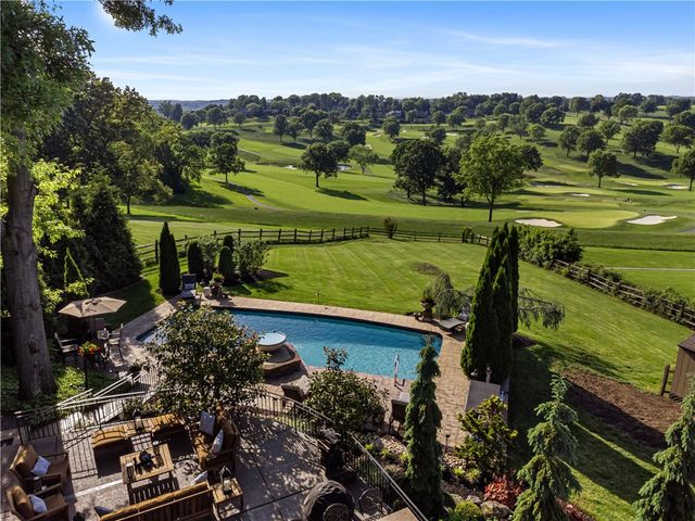 1789 Hastings Mill Rd, Upper St Clair, PA 15241