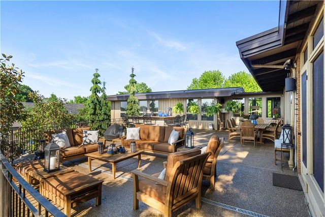 1789 Hastings Mill Rd, Upper St Clair, PA 15241